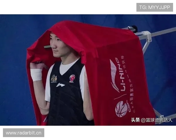 孙铭徽刚拼完比赛就抱着外卖走，手上那块表看的我怀疑人生