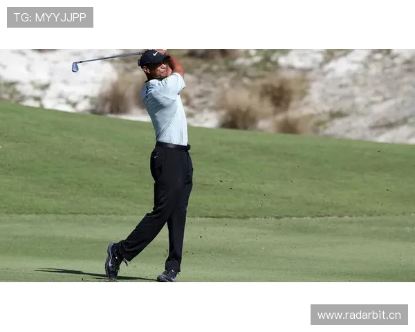 泰格·伍兹家的狗粮都比我的工资贵